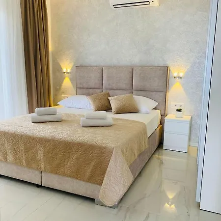 Sunshine House With Free Parking * Макарська