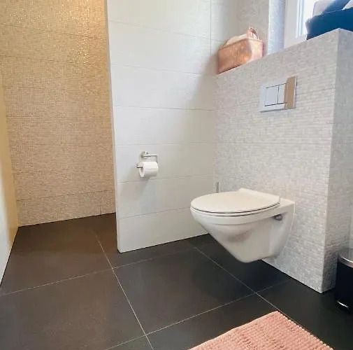 Апартаменти Sunshine House With Free Parking Макарська