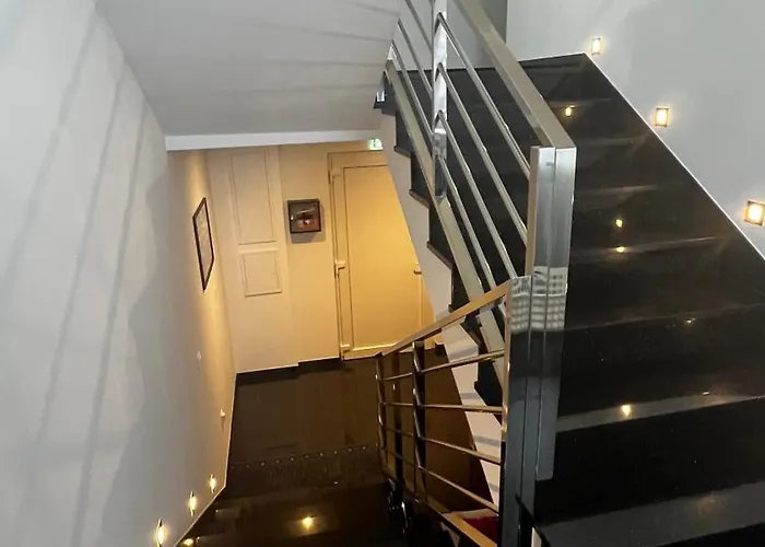 Sunshine House With Free Parking *