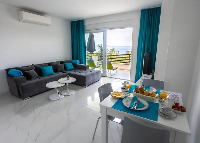 Sunshine House With Free Parking