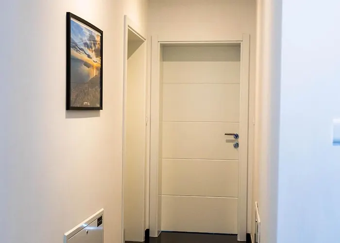 Sunshine House With Free Parking *