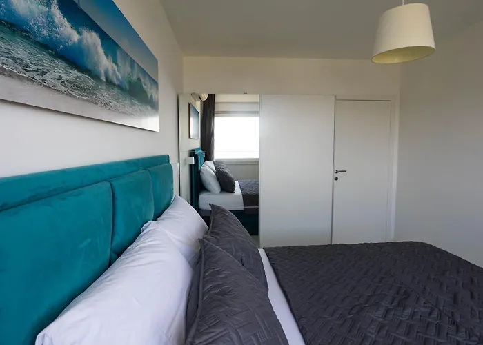 Sunshine House With Free Parking *