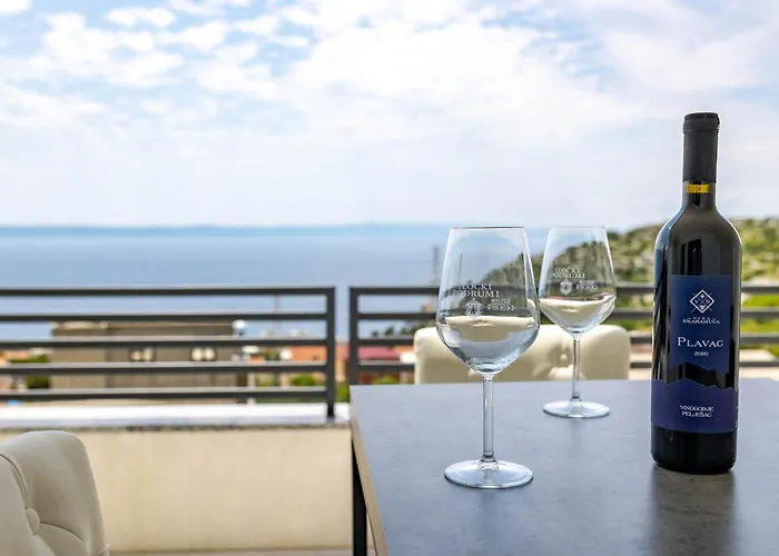 Sunshine House With Free Parking Макарська