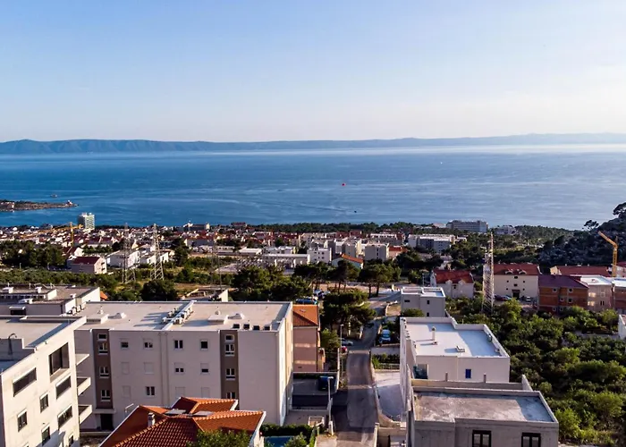 Апартаменти Sunshine House With Free Parking Макарська