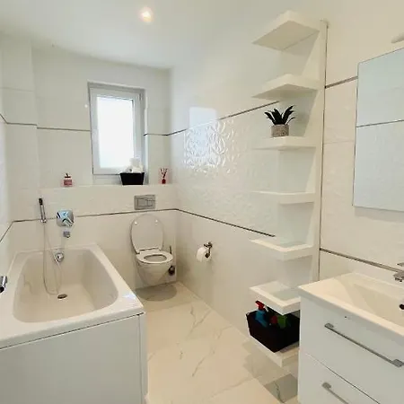 Sunshine House Апартаменти Макарська