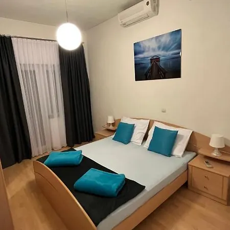 Sunshine House With Free Parking *