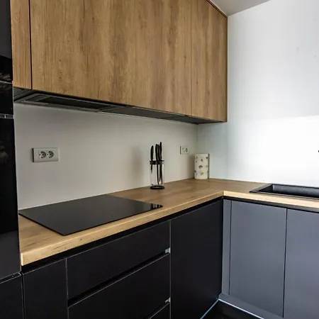 Sunshine House With Free Parking Apartment *