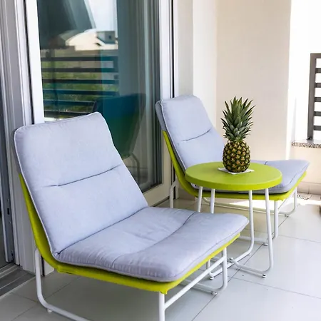 Sunshine House With Free Parking