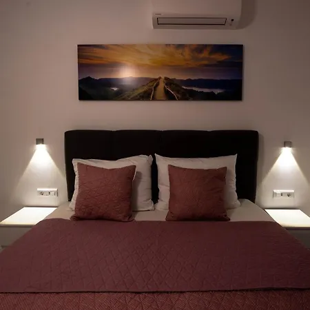 Sunshine House With Free Parking