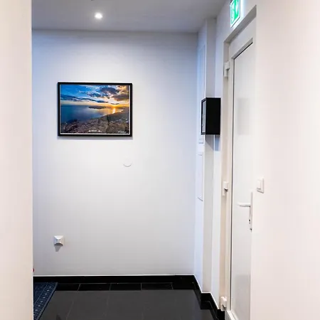 Sunshine House With Free Parking