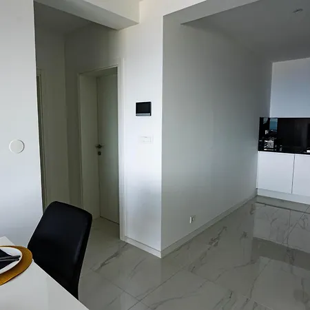 Apartment Sunshine House With Free Parking *