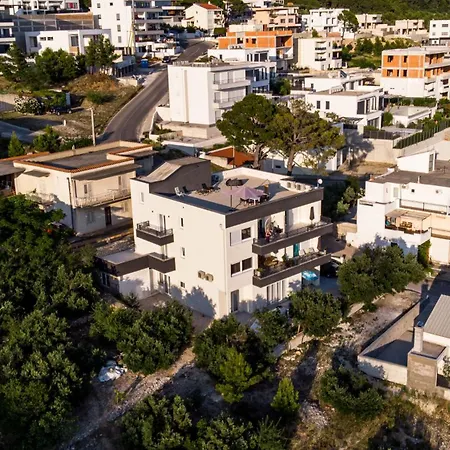 Sunshine House With Free Parking