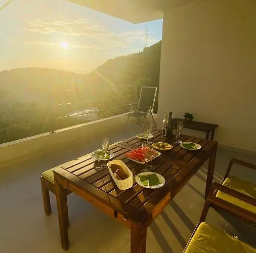 Sunshine House With Free Parking * Makarská