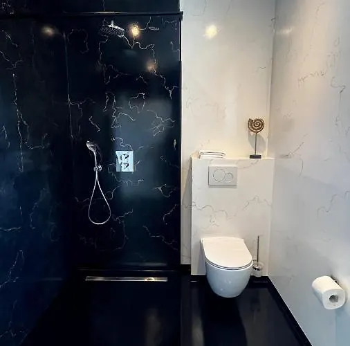 Sunshine House With Free Parking