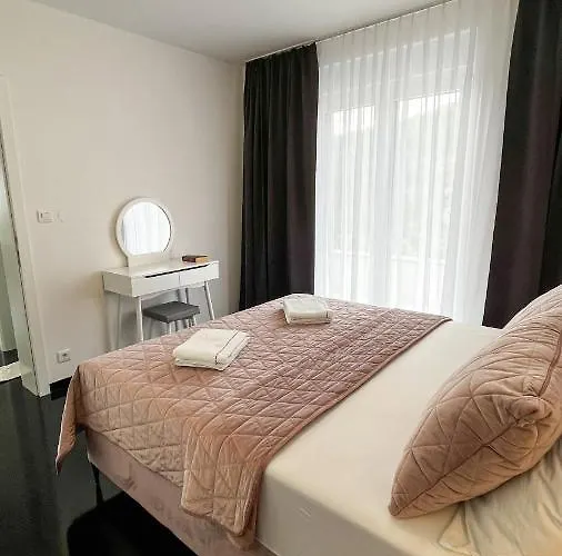 Sunshine House With Free Parking Apartmán *