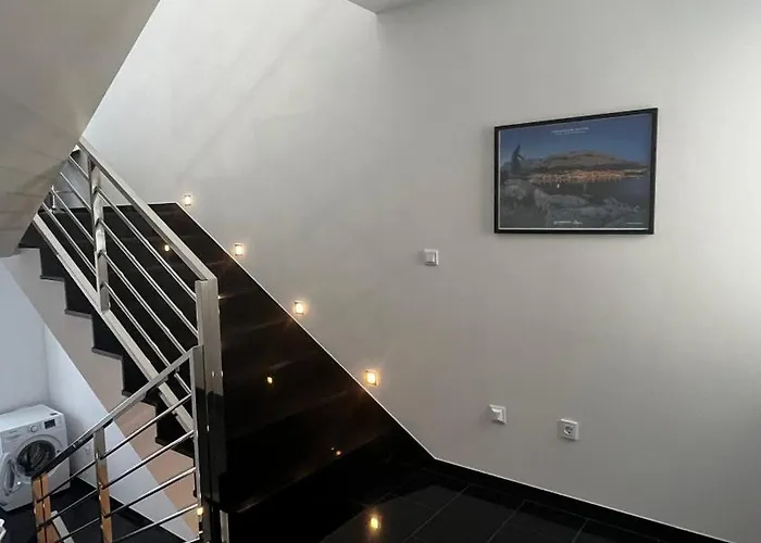 Sunshine House With Free Parking Makarská