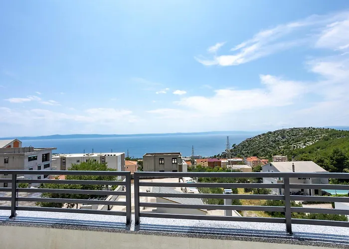 Sunshine House With Free Parking *