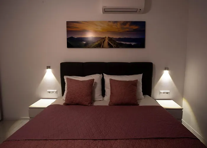 Sunshine House With Free Parking