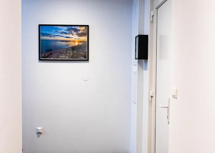 Sunshine House With Free Parking