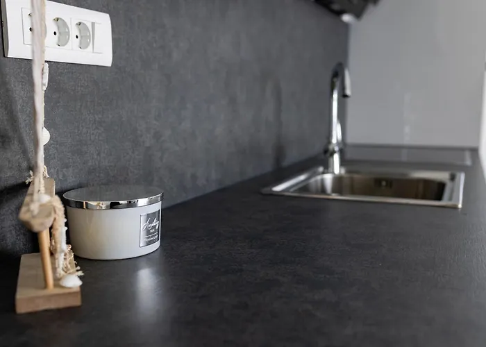 Sunshine House With Free Parking