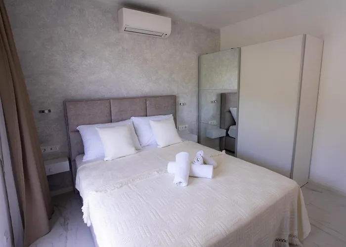 Sunshine House With Free Parking Apartmán