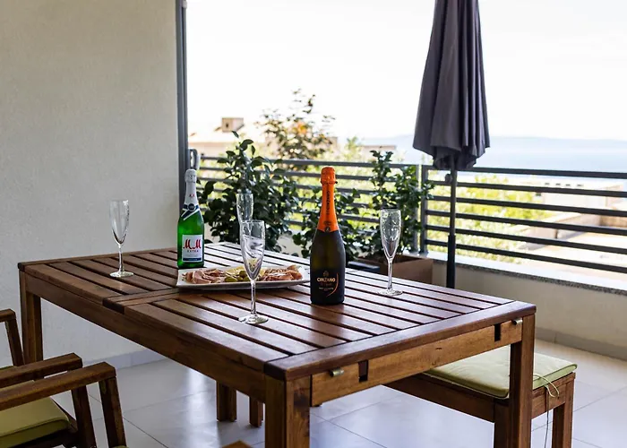 Sunshine House Μακάρσκα