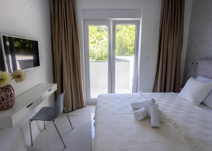 Sunshine House With Free Parking Makarská