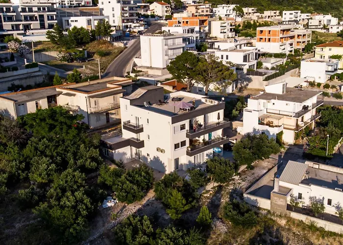 Sunshine House With Free Parking