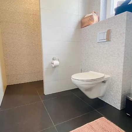 דירה Sunshine House With Free Parking מאקרסקה