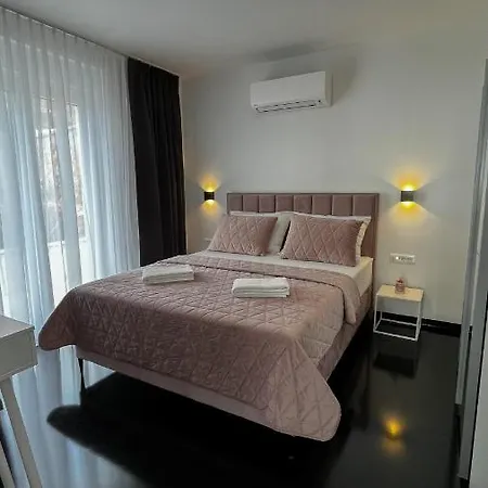 Sunshine House With Free Parking מאקרסקה