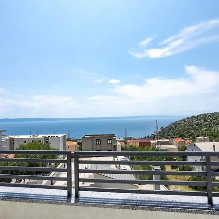 Sunshine House With Free Parking *