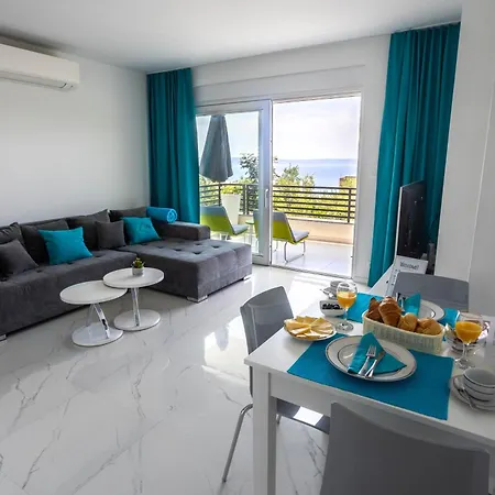 Sunshine House With Free Parking