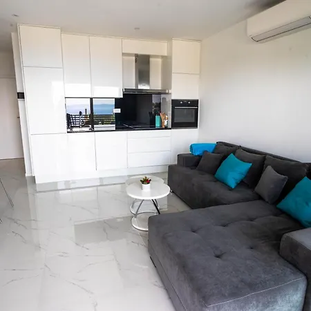 Sunshine House With Free Parking דירה מאקרסקה