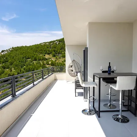 דירה Sunshine House With Free Parking מאקרסקה