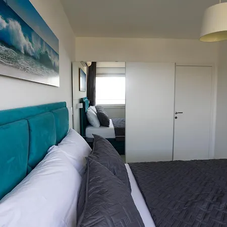 Sunshine House With Free Parking *