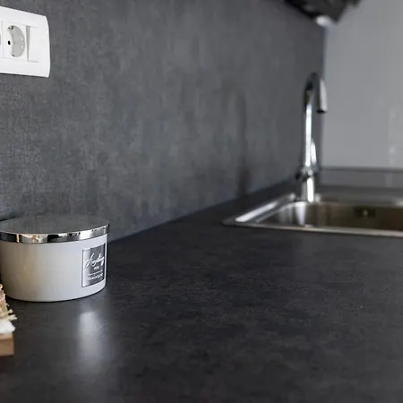 Sunshine House With Free Parking