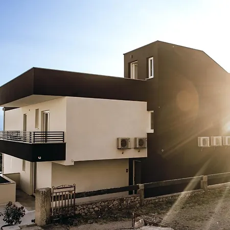 Sunshine House With Free Parking