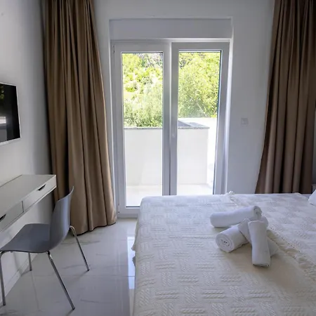 Sunshine House With Free Parking מאקרסקה